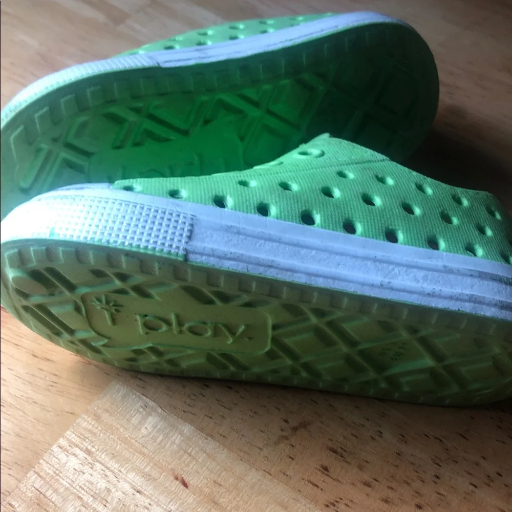 Kids I play Green Slip-On Water-Resistant Shoes